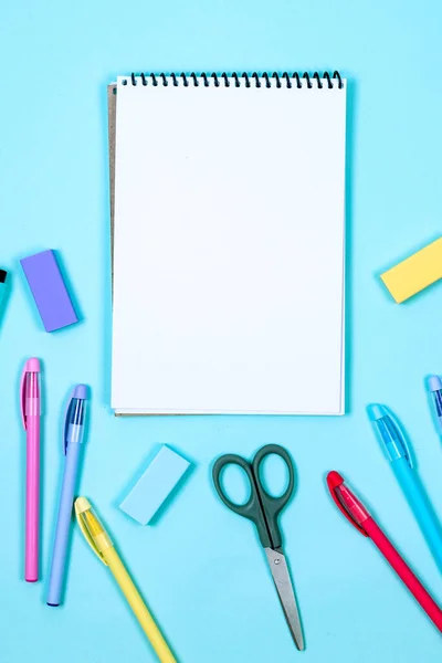 Schulheft Und Verschiedene Schreibwaren Auf Blauem Hintergrund Nachschub Für Den — Stockfoto