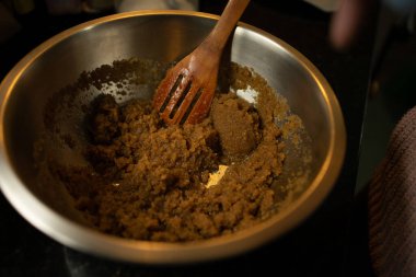 Lezzetli Çikolata Cipsi Kurabiyeleri İçin Karıştırma 'nın Yakın Çekimi