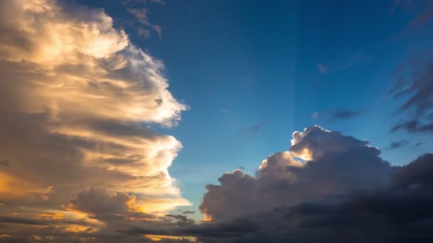 Драматичне Сутінкове Небо Великими Хмарами Кадрів Секунду — стокове відео