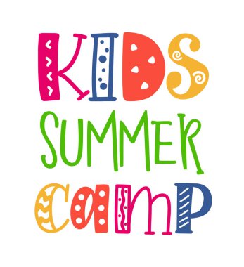 Çocuklar yaz kampı. Renkli illüstrasyon. Yaz kampı şablonu posteri, broşür, afiş. Çocuklar için eğlenceli vektör illüstrasyonu. El çizimi tipografi metni. Parmak izi tasarımı için yaz kampı mektupları logosu.