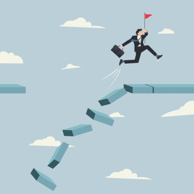 Hedefe ulaşmak için çöken köprüde atlayan bir iş adamı. Kriz konseptinde hayatta kalmak ve başarı