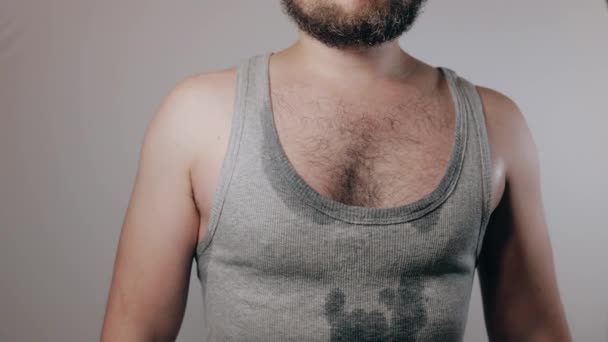 Close Slow Motion Shoot Strong Man Sweaty Shirt Showing Biceps — стоковое видео