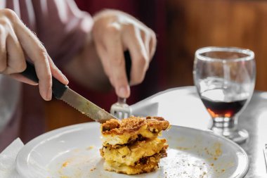 Jigote Catamarqueo 'ya yakın, Arjantin' in Katamarca Eyaleti Belen şehrinden tipik bir yemek. Bu türde bir yahni, lazanyaya benzer, çeşitli patates, et, sebze, haşlanmış yumurta, ekmek ve peynir malzemesinden oluşur.