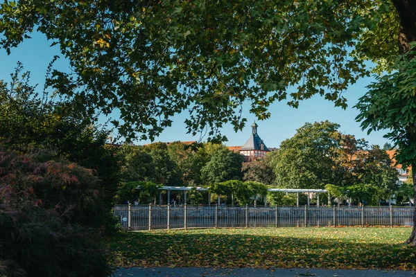 Hus Med Fin Trädgård Hösten Blommor Parken Bietigheim Bissingen Tyskland — Stockfoto