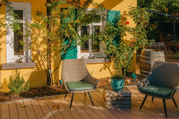 Image Empty Coffee Tables Arranged Backyard House Autumn Germany Europe — Stock Photo, Image