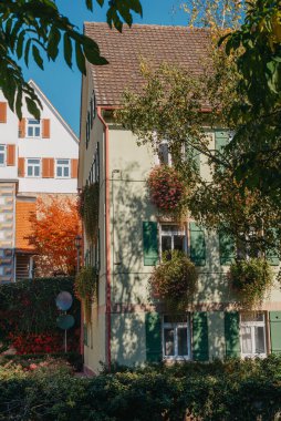 Eski ulusal Alman kasaba evi. Old Town renkli ve iyi korunmuş binalarla dolu. Baden-Wurttemberg, Almanya 'nın güneybatısında bulunan bir eyalettir. Kara Orman, bilinen adıyla