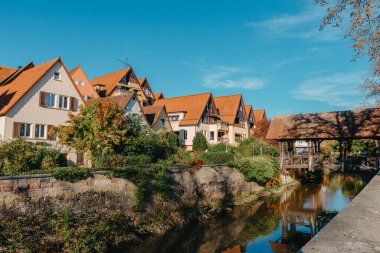 Eski ulusal Alman kasaba evi. Old Town renkli ve iyi korunmuş binalarla dolu. Baden-Wurttemberg, Almanya 'nın güneybatısında bulunan bir eyalettir. Kara Orman, bilinen adıyla