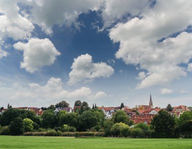Freiberg am Neckar On the Sunset. Baden Wurttemberg, Almanya, Avrupa 'da küçük bir Avrupa kasabası. Nekar Nehri, Güneybatı Almanya,