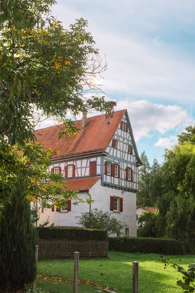 Traditionellt Litet Hus Med Vacker Utemöbler Fasad Tyskland Tysk Gammal — Stockfoto