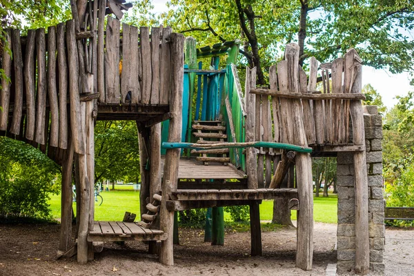 Houten Kinderspeelplaats Onderdeel Van Kinderspeelplaats Grappig Avontuurlijk Achtergrondconcept Lege Moderne — Stockfoto
