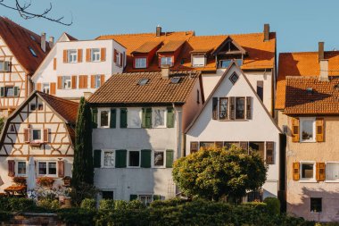Eski ulusal Alman kasaba evi. Old Town renkli ve iyi korunmuş binalarla dolu. Baden-Wurttemberg, Almanya 'nın güneybatısında bulunan bir eyalettir. Kara Orman, bilinen adıyla