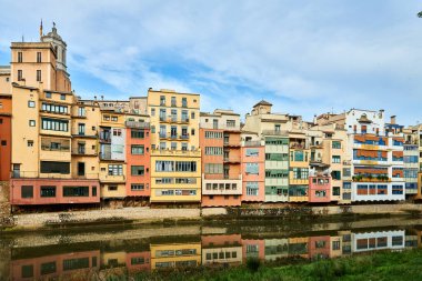 Eski Girona, Katalonya, İspanya ve Avrupa 'nın manzarası. Yaz seyahati.
