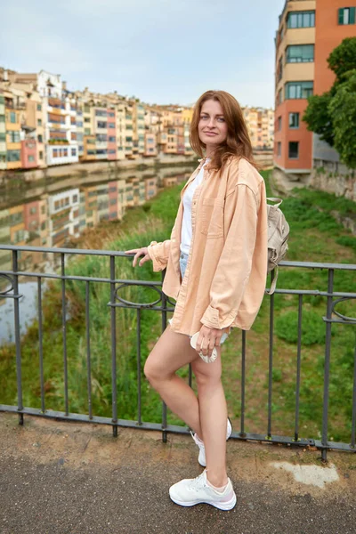 Hermosa Mujer Turística Girona Cataluña España Cerca Barcelona Famoso Destino — Foto de Stock