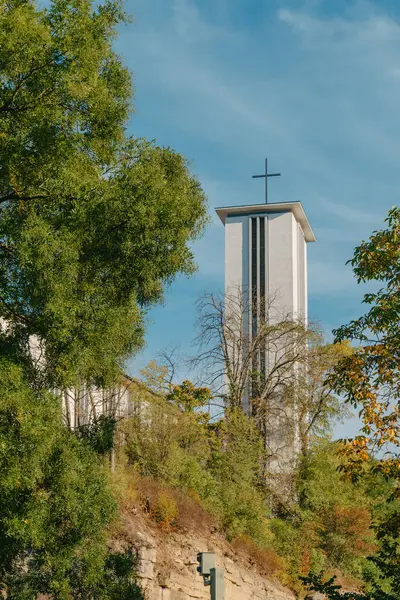 Big Metal Cross Modern Kilise Kulesi Günbatımı Arka Planında Demir — Stok fotoğraf