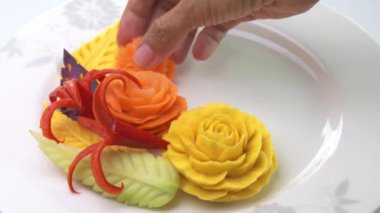 Tayland sebze oyması birçok çeşit sebze içerir, birçok renk, güzelce düzenlenmiştir.. 