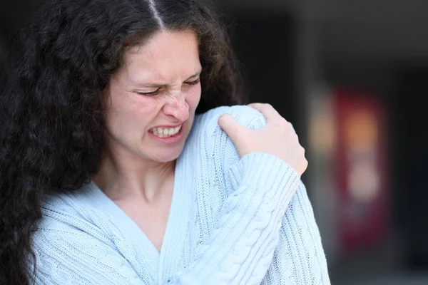 Woman Suffering Shoulder Ache Complaining Street — Stock Photo, Image