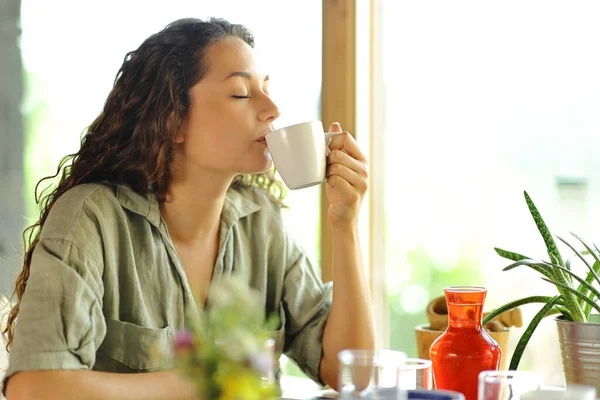 Woman Drinking Coffee Sitting Restaurant — Stock Photo, Image