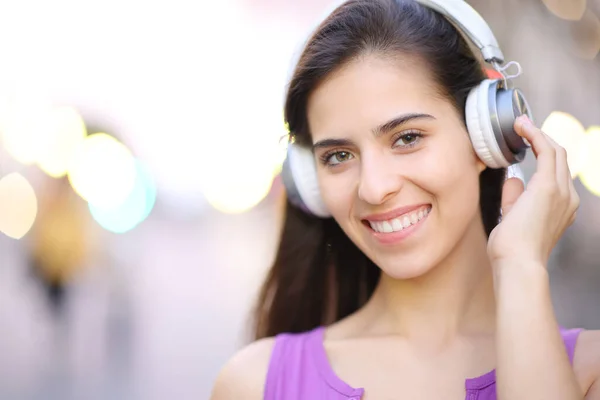 Happy Woman Headphones Looks Camera Street — Stock Photo, Image