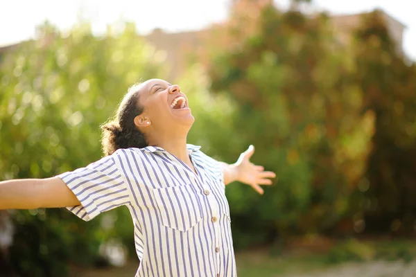 Excited Black Woman Spreading Screaming Park — Stock Photo, Image