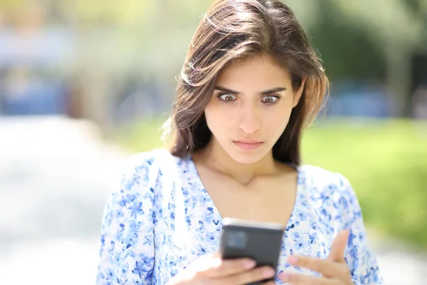Front View Portrait Perplexed Woman Checking Phone Surprising News Street — Stock Photo, Image