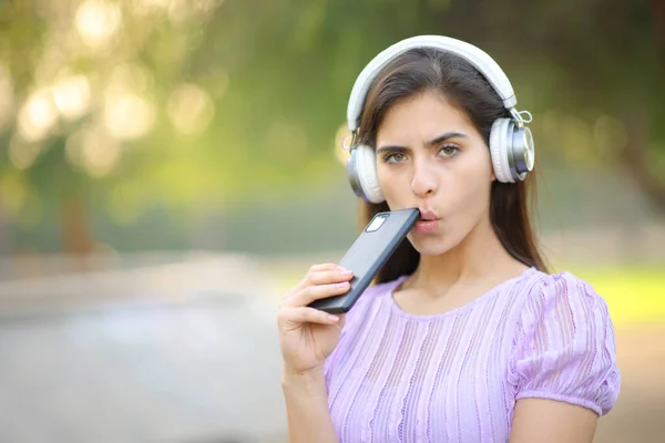 Suspicious Woman Looking You Listening Digital Audio Headphone Smartphone Park — Stock Photo, Image