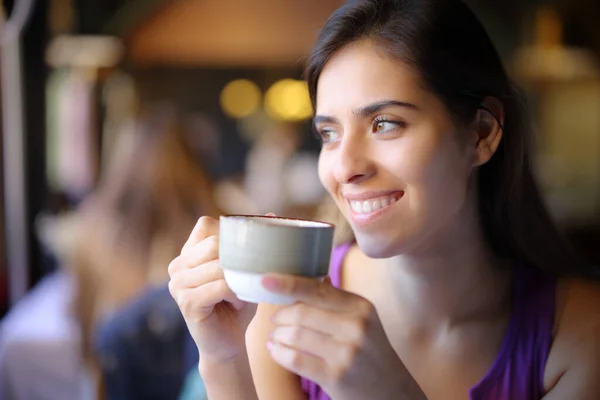 Happy Woman Holding Coffee Mug Looks Side Restaurant — Stock Photo, Image