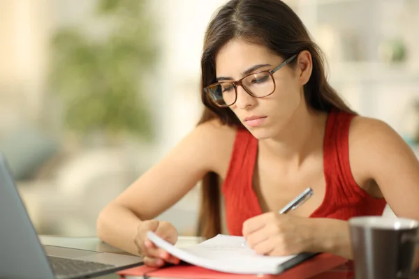 Student Wearing Glasses Taking Notes Home — Stock Photo, Image