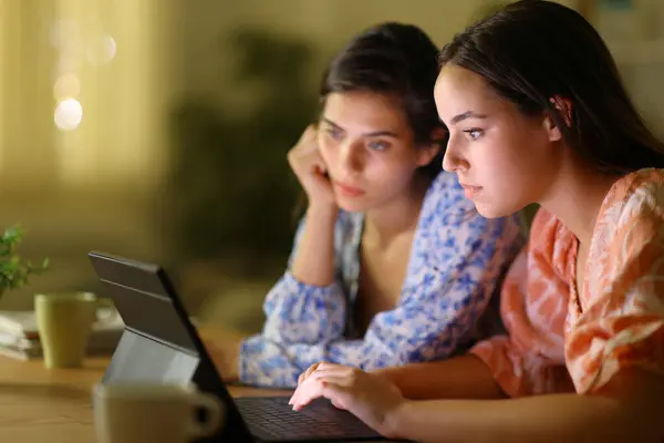 Two Women Checking Tablet Content Night Home — Stock Photo, Image