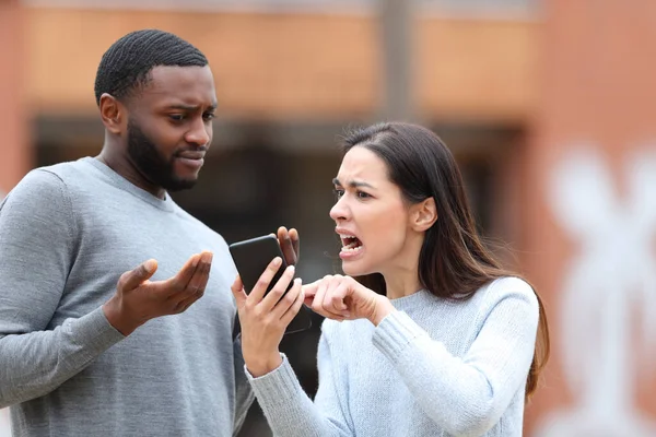 Angry Woman Scolding Man Cell Phone Content Street — Stock Photo, Image