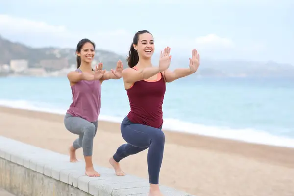 Two Happy Friends Practicing Tai Chi Beach Laughing — Stock Photo, Image
