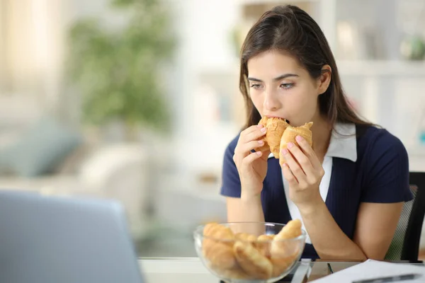 Discouraged Anxious Woman Eating Bakery Trying Relief Anxiety Home — Stock Photo, Image