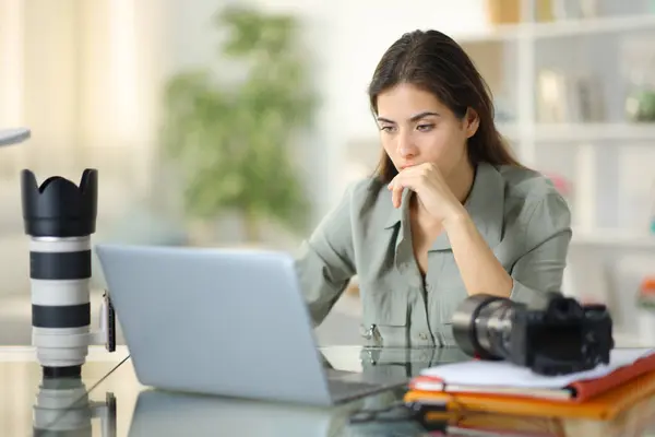 Worried Photographer Working Checking Laptop Sitting Home — Stock Photo, Image