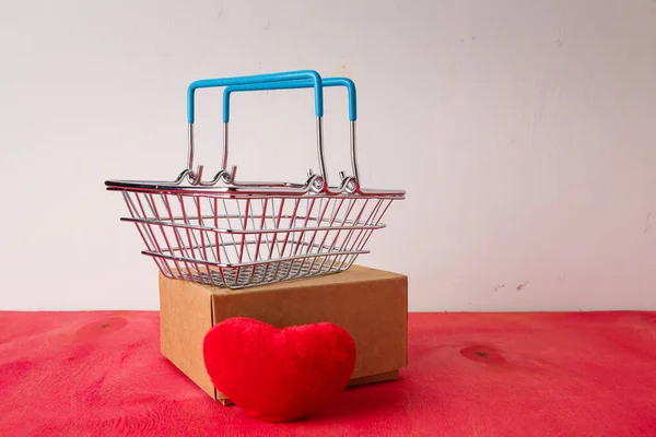 Shopping Basket Red Heart Soft Foy Box Bright Background Valentines — Foto Stock