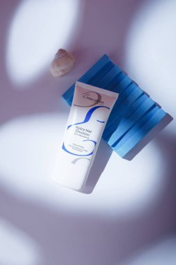 İzmail, Ukrayna. Mayıs 2022. Embriyolisse Les Hydratans Hydra-Mat Emülsiyon Normal ve kombinasyon cilt tüpü