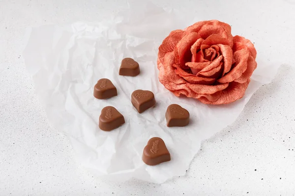 Izmail Ukraine Février 2022 Chocolats Forme Coeur Milka Tissu Rose — Photo
