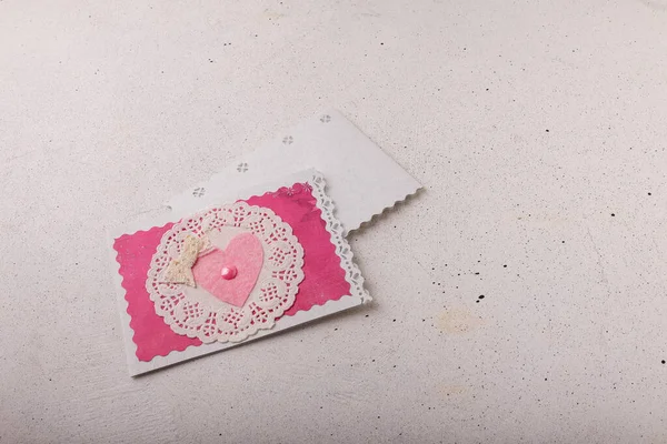 Februar Valentinstag Postkarte Mit Rosa Herz Auf Weißem Hintergrund — Stockfoto
