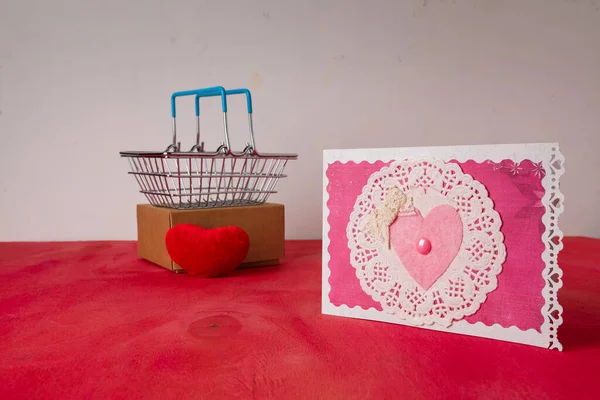 Shopping Basket Red Heart Soft Foy Box Postcard Bright Background — ストック写真