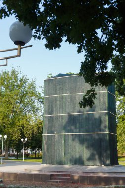 İzmail, Ukrayna. Mayıs 2022. Rus komutan Alexander Suvorov 'un anıtı kapatıldı ve daha sonra yıkıldı