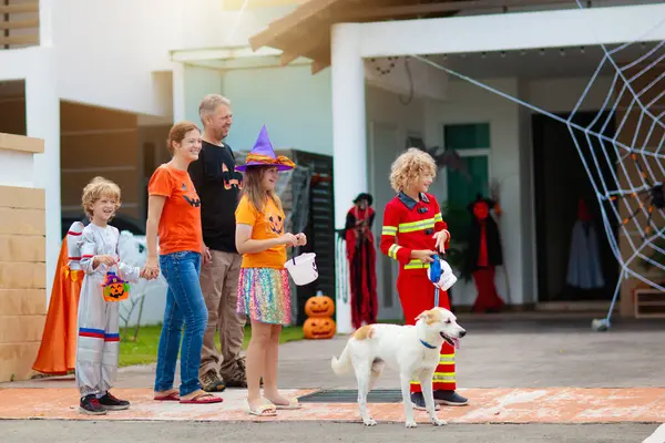 Kids Trick Treat Halloween Night Dressed Children Decorated House Door — Stock Photo, Image