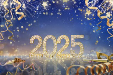 2025 Mutlu Yıllar Partisi. Altın parıltılı mücevher numaraları, mücevherler ve altın hediyeler. Yeni yıl arifesinde gece gökyüzünde havai fişekler. Kış tatilini kutluyoruz. Neşeli maytap eğlencesi. Havai fişekler. 