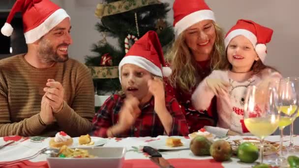 Crăciun Familie Cântând Cântece Tipice Crăciun Colinde Crăciun — Videoclip de stoc