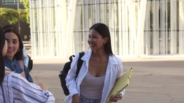 Group Students Notebooks Computer Meeting Outdoors Focus Asian Woman — Stock videók