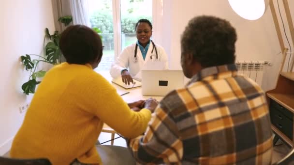 Senior Couple Doctor Medical Consultation Doctor Discusses Health Problems Senior — Stok Video