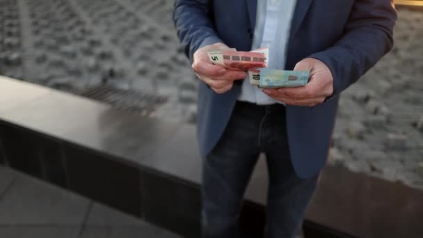 Businessman Counting Banknotes Putting Them His Pocket Outdoors — Vídeo de Stock