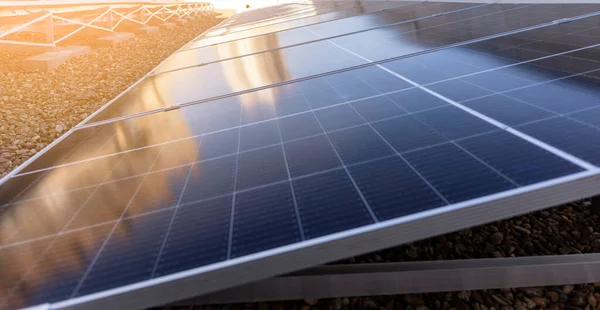 Solární Panely Střeše Solární Panely Umístěné Střeše Bloku Zelená Energie — Stock fotografie