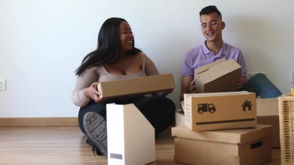 Young Multiracial Couple Curvy Hispanic Woman Caucasian Guy New House — Stock Video