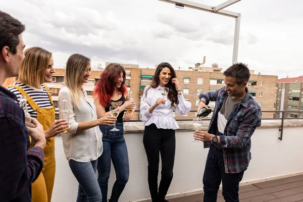 Group Friends Rooftop Party Drinking Alcohol — Stock Photo, Image