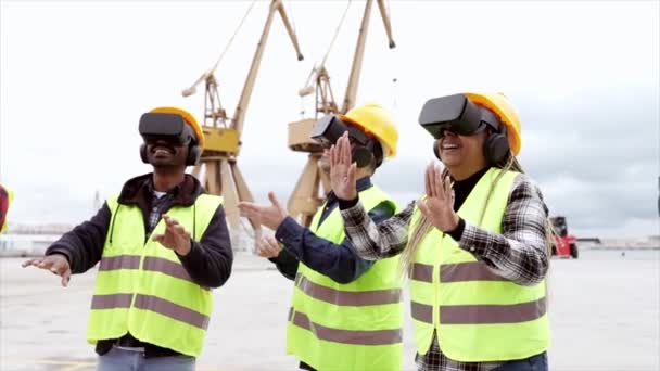 Video Portrét Multietnických Spolupracovníků Pověřených Kontejnerovou Dopravou Vývoj Virtuální Reality — Stock video