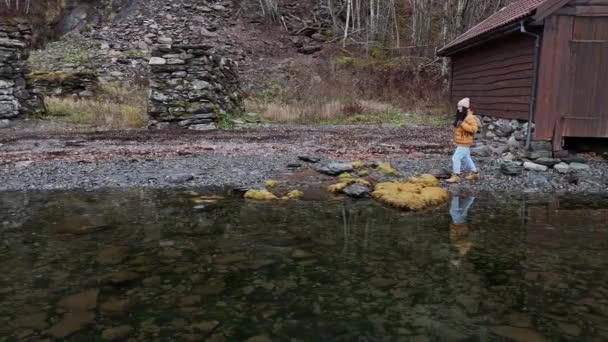Happy Yellow Sporty Backpacker Woman Rain Prepare Adventure Cliff Fjord — Video