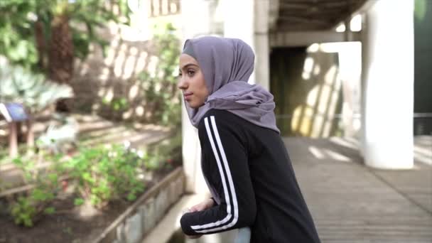 운동을 운동복을 무슬림 — 비디오
